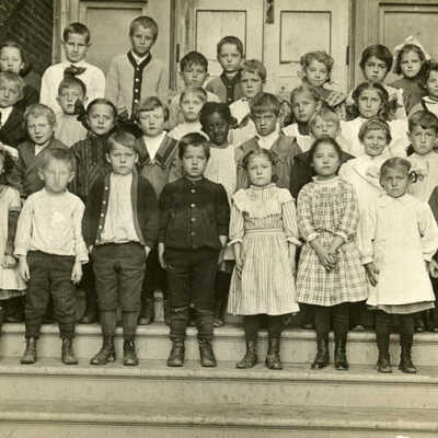 Hawthorne School, First Grade Class 1909