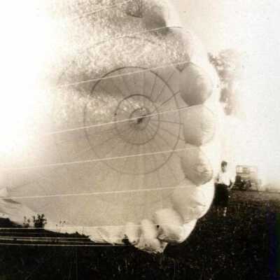 Elmhurst Airport, parachute