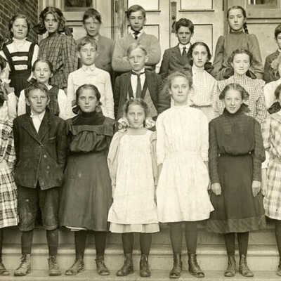 Hawthorne School, Sixth Grade Class 1909