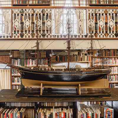 Three-mast Merchant Ship, Exhibition Model/Navire marchand à trois mâts, modèle d'exposition