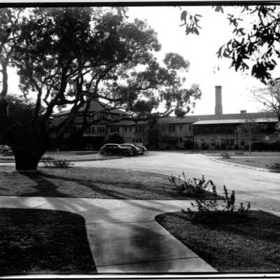 Grand Hotel drive and entrance to main building, circa early 1940's