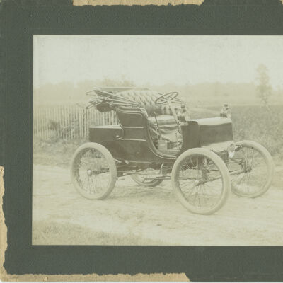 Weiss automobile by field