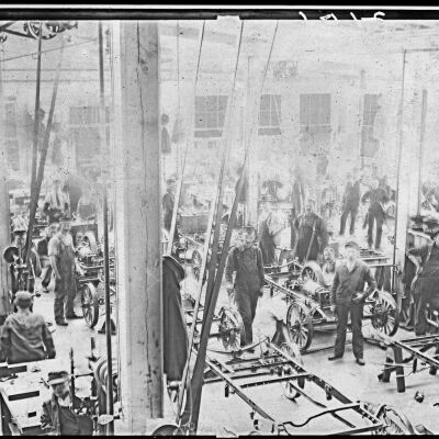 car manufacturing in Warren