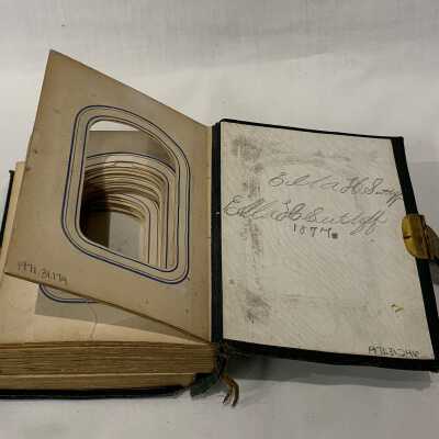 FIC 2015.95 back open: Copyright: The Sutliff Museum; Origsize: 6 x 4.5 x 3.25"; Origformat: Artifact; Resolution: 72 dpi