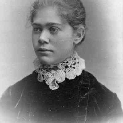 Hattie Caroline Beringer, '80: SM.1971.1.267bbb (Vail logo on back of photo)