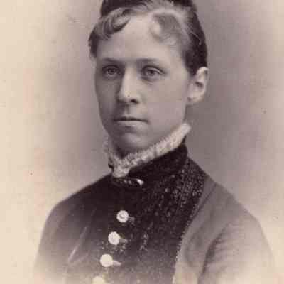 Jennie Cushing, '80: SM.1971.1.267eee (Vail logo on back of photo)