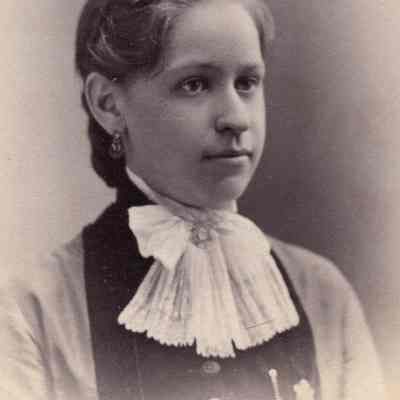 Mary Frances Hoyt, '80: SM.1971.1.267iii (Vail logo on back of photo)