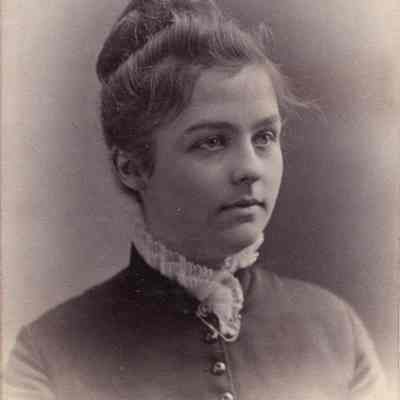 Harriet Rachel Swan, '80: SM.1971.1.267nnn (Vail logo on back of photo)