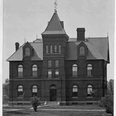 "Laboratory"- Vassar College: SM.1971.1.267ppp (Vail logo on back of photo)