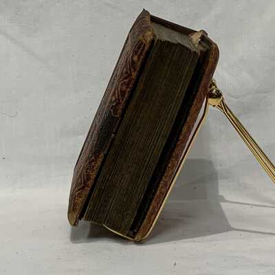 FIC 2015.64a fore edge: Copyright: The Sutliff Museum; Origsize: 6 x 3 x 5"; Origformat: Artifact; Resolution: 72 dpi