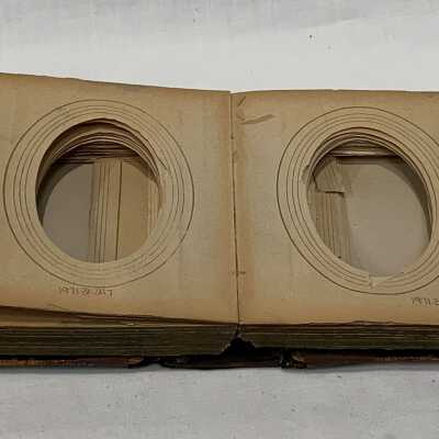 FIC 2015.64a open: Copyright: The Sutliff museum; Origsize: 6 x 3 x 5"; Origformat: Artifact; Resolution: 2 dpi