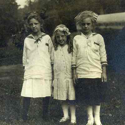 Martha, Gertrude & Elizabeth Herlinger, c.1910