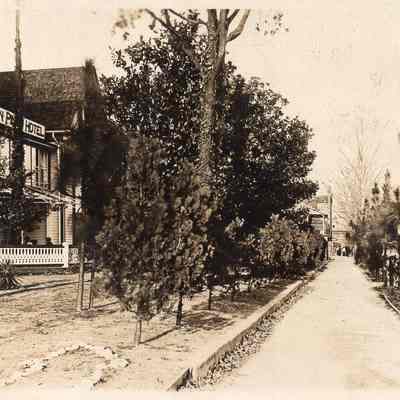 Postcard to Mrs. Phebe L. Sutliff from Edith and Aurelia.