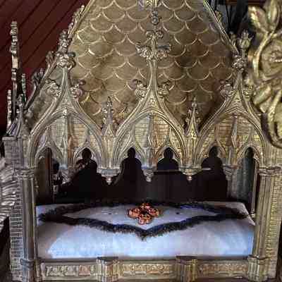 Gothic Tomb Reliquary