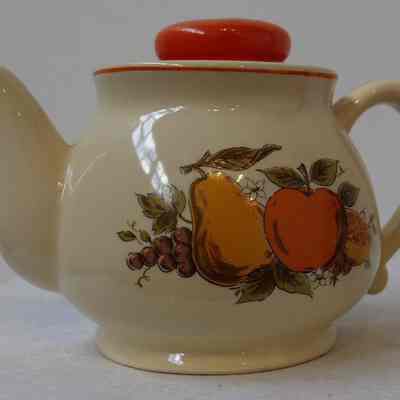 Kitchen set- Teapot, sugar dish and canister