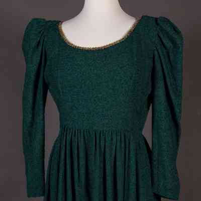 Dress- Medieval- 1800's