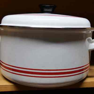 Pot- with lid
