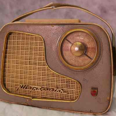 24cm x 7cm x 17cm high: Portable radio