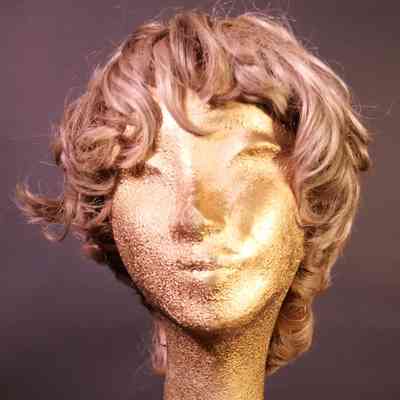 Wigs- short curly blonde