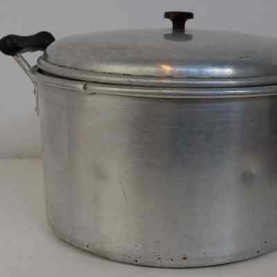 Pot- with lid