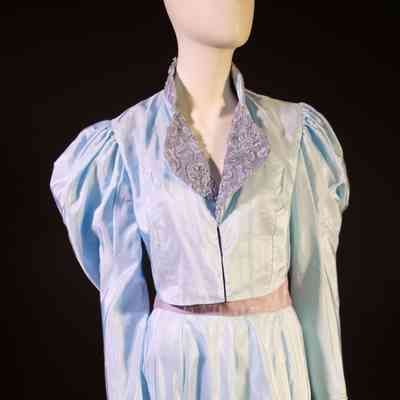 1900's day outfit