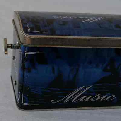 Tin-music box
