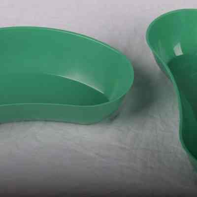 Kidney trays