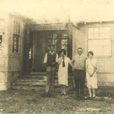 Tea & Lunchroom at McKennon's Landing