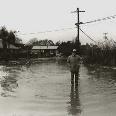 Knee deep on Calle del Arroyo