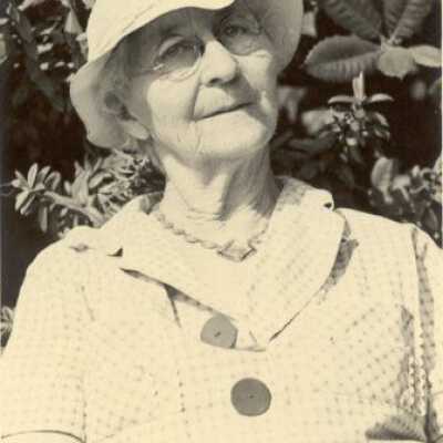 Mrs Avera, Louise Lee