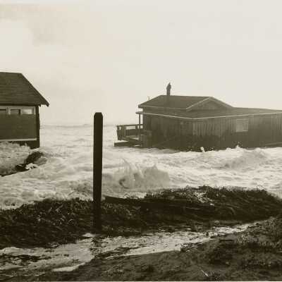 Leland Kugelgen home washing out to sea, winter storm 1982-1983