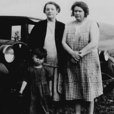 Will with Lyda & Dora
