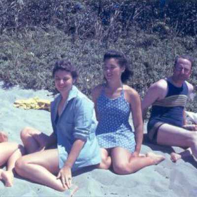 Joan Castledine (Reutinger) and friends