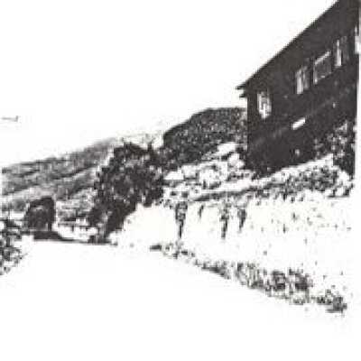 The Limoet with paved road