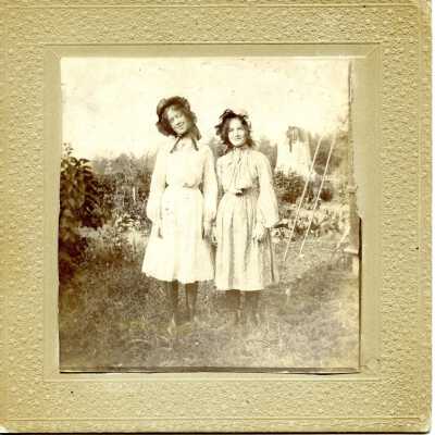 Gracie and Marge Harris 1902