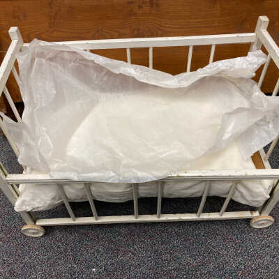 Doll crib