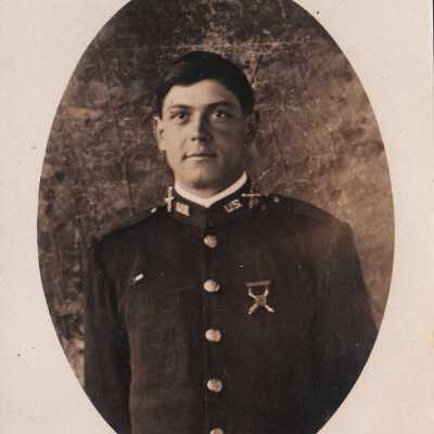 Oval portrait of soldier: Origsize: 3.5x5.5; Origformat: Print-Photographic