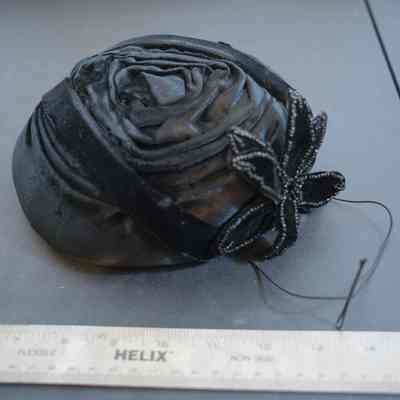 516 - Lecie brand hat, black satin and velvet w/ satin/bead flower