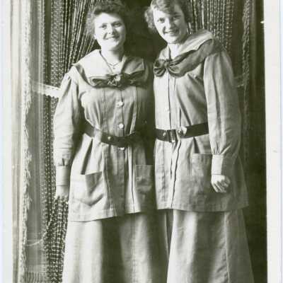 Photograph, Bertha Morris and Julia Loomis, 1917. Acc.#2019.012.070b