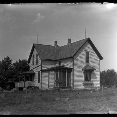Farmhouse: Origformat: Negative