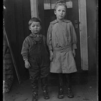 Young boy and girl: Origsize: 4x5; Origformat: Negative