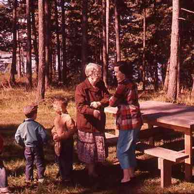 46. KJH, MCC, & others at City Park. Pat Boushey in plaid coat. Easter Egg Hunt: City Park - April 1958