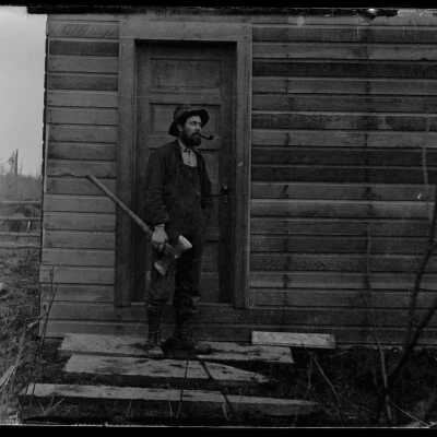 Man with axe: Origsize: 4x5; Origformat: Negative