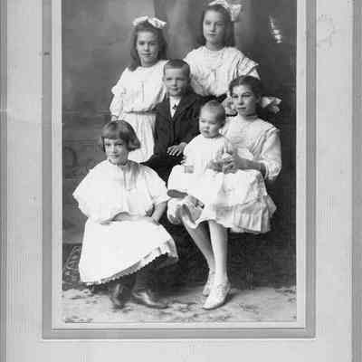 086 - E. Harz, Southampton, Ont.: "To Auntie Flo, With love from the Browers "6", Xmas 1909"