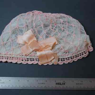 2023.dpw.381 - peach dust cap/ white net w/ pink ribbon and crochet edging