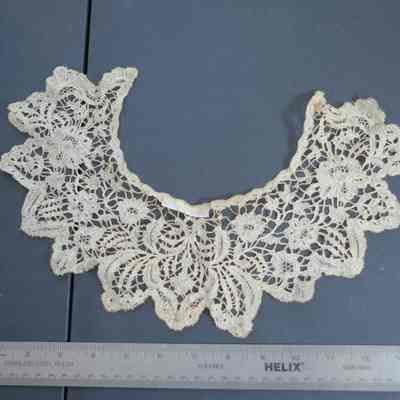 467 - handmade collar, lace w/ roses, ecru