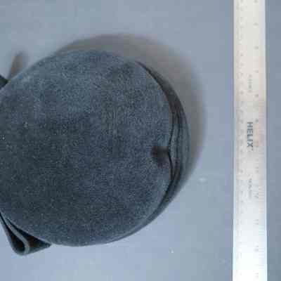 401 - black fur felt