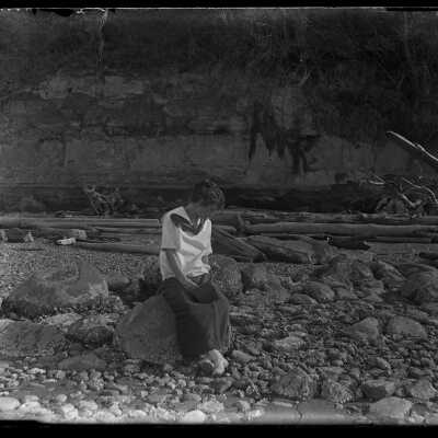 Woman on the beach: Origsize: 4x5; Origformat: Negative