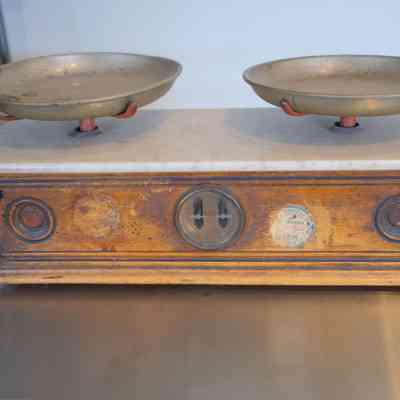 Marble-Topped Scale