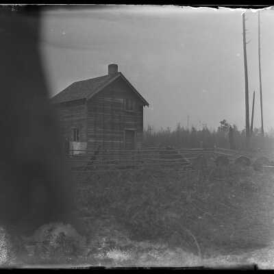 Farmhouse: Origsize: 4x5; Origformat: Negative